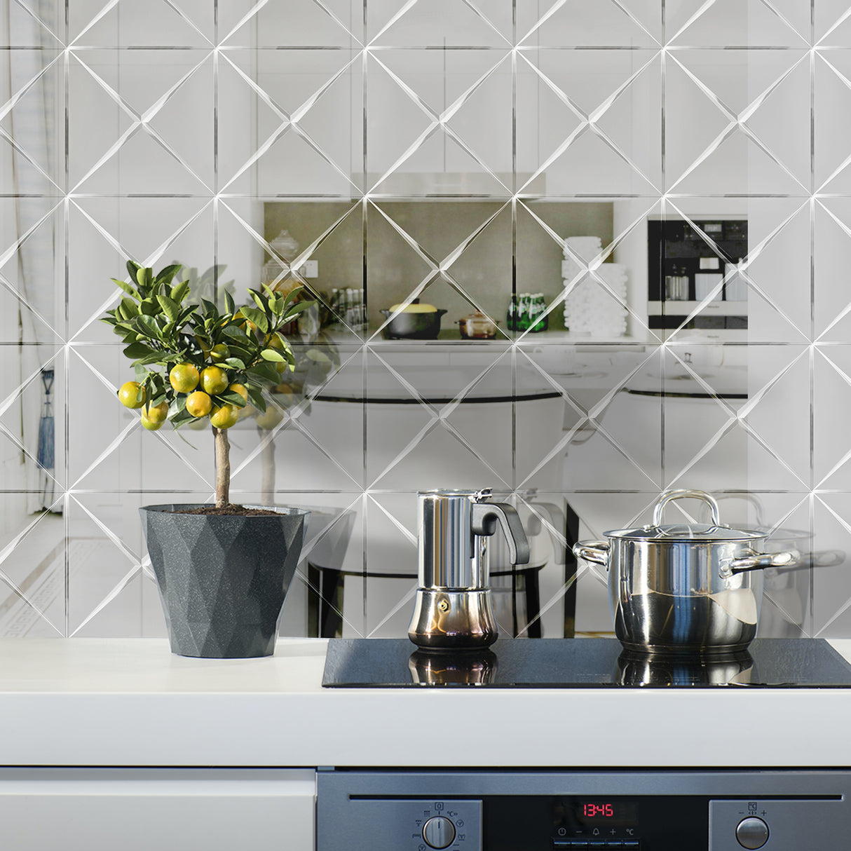 3D Pyramid Mirror | Zelfklevende Steenstrips van Totaal Decor