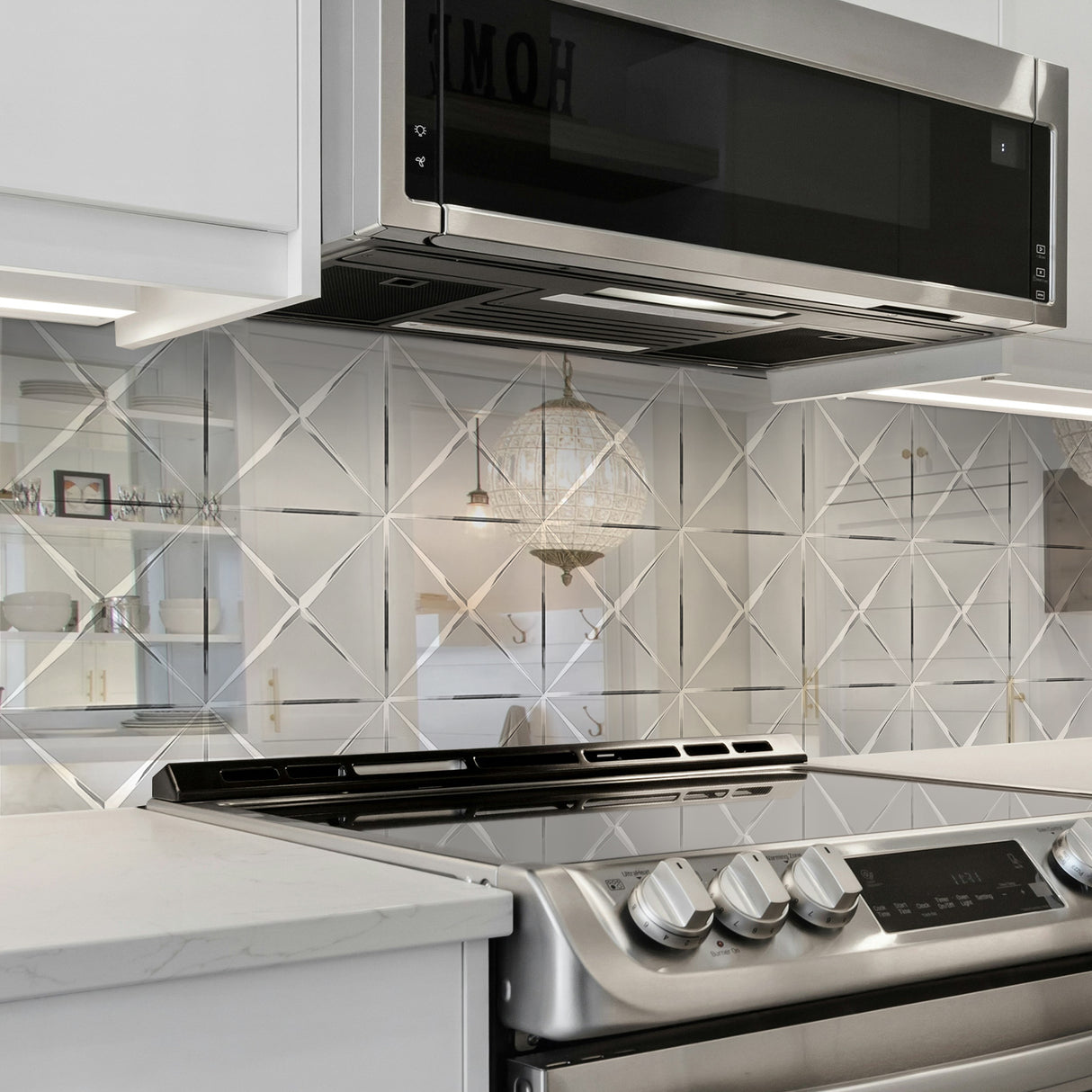 3D Pyramid Mirror | Zelfklevende Steenstrips van Totaal Decor