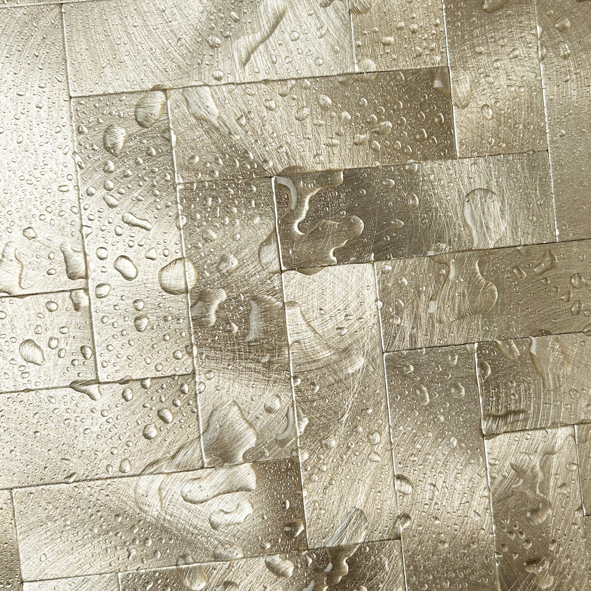 Golden Herringbone | Zelfklevende Steenstrips van Totaal Decor