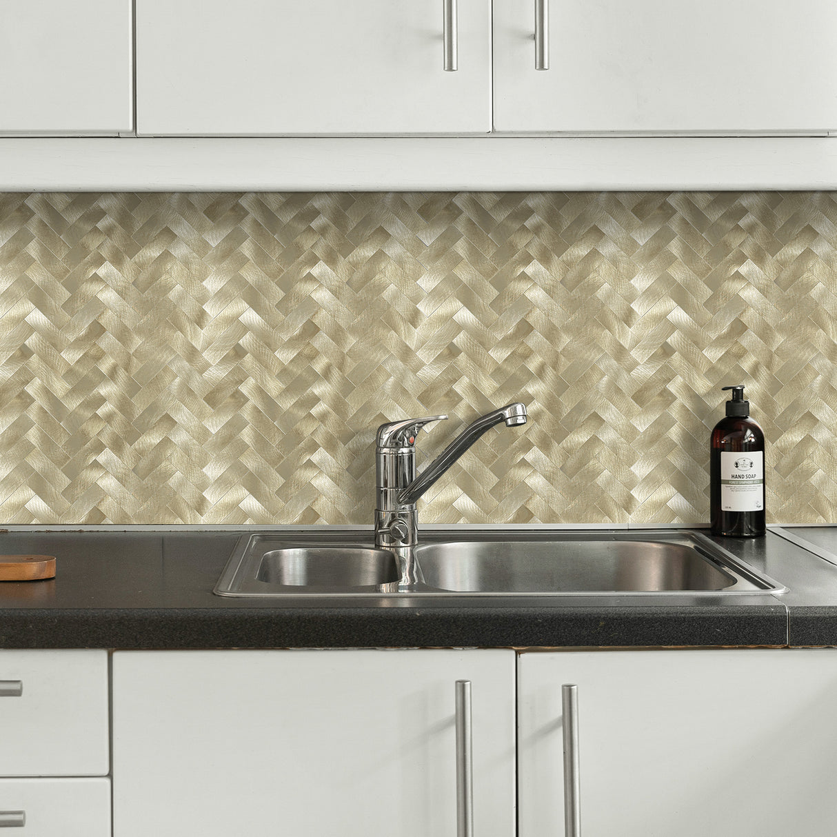 Golden Herringbone | Zelfklevende Steenstrips van Totaal Decor