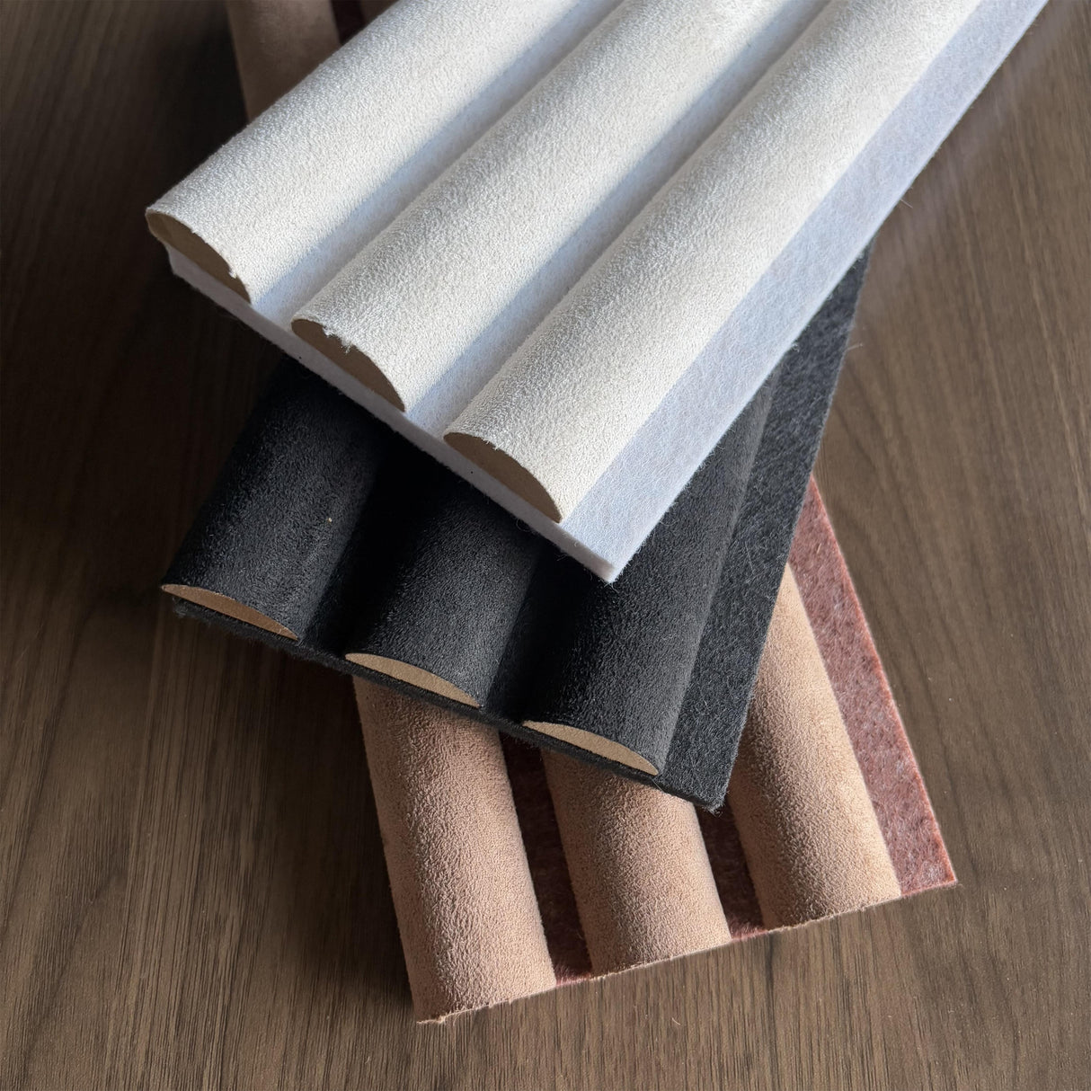 Suède Lichtbruin – 270×60 cm (21 mm Dikte) | Akoestische Wandpanelen